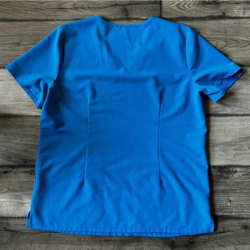 Figs Casma Three Pocket Scrub Top Capri Blue - Picture 5 of 9